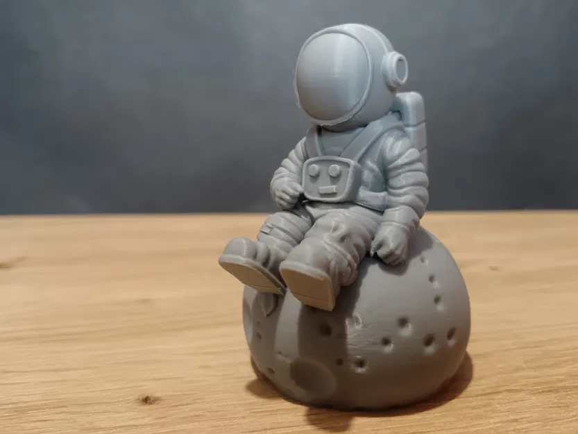 Mô Hình Phi Hành Gia Ngồi Trên Mặt Trăng - Trang Trí Nhà Cửa - Image 3
