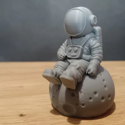 Mô Hình Phi Hành Gia Ngồi Trên Mặt Trăng - Trang Trí Nhà Cửa