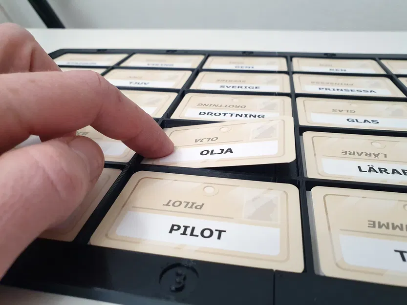 Bảng sắp xếp bài trên bàn cho board game Codenames - Image 6