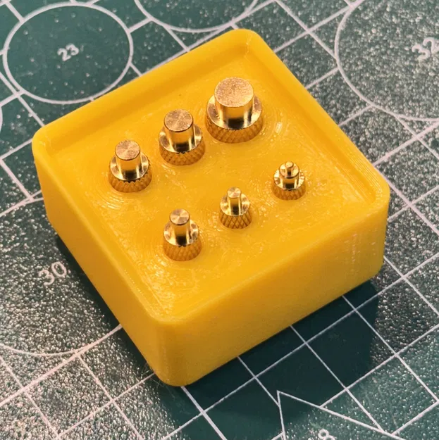 Khay Gridfinity giữ đầu Heat Insert Tip (đế ren 4mm) - Image 1