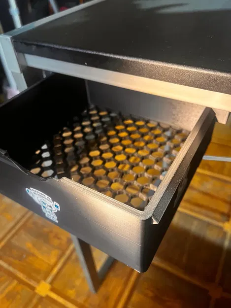 Ngăn kéo gắn dưới bàn với đáy Honeycomb - Image 1
