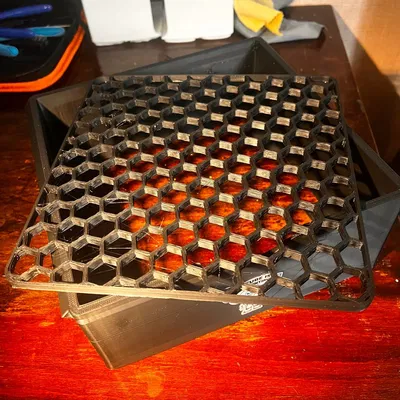 Ngăn kéo gắn dưới bàn với đáy Honeycomb