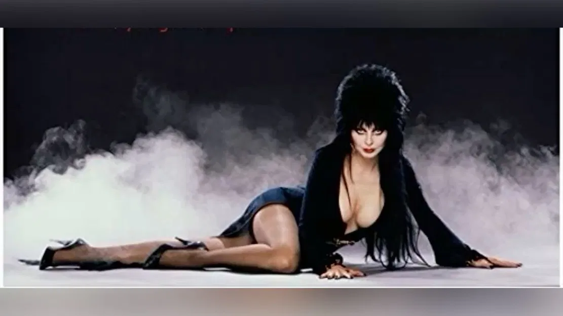 Mô hình Elvira Mistress of the Darkness II - Tượng 3D Nữ Hoàng Bóng Tối - Image 2
