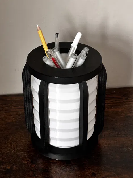 Đèn bàn kiêm ống đựng bút (Lamp pen holder) - Image 1