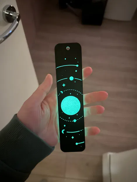 Bookmark Hình Vũ Trụ Độc Đáo Phát Sáng Trong Đêm - Image 1