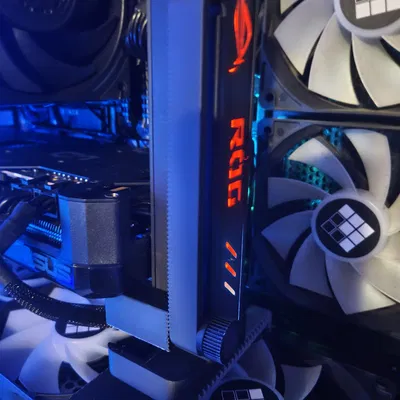 Cầu đỡ quạt chassis low-profile (Low-Profile Chassis Fan Support Bridge)