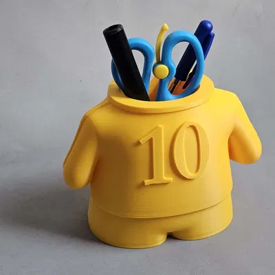 Ống cắm bút hình cầu thủ bóng đá (Soccer Player Pen Holder)