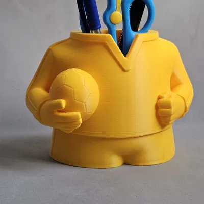 Ống cắm bút hình cầu thủ bóng đá (Soccer Player Pen Holder)