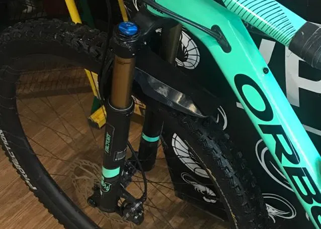 Chắn Bùn Phuộc Xe Đạp FOX 32 SC Factory Series - Image 2