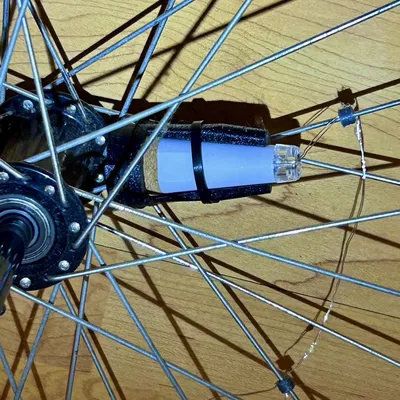 Ngàm giữ đèn nan hoa xe lăn (Wheelchair Spoke Light Holders)