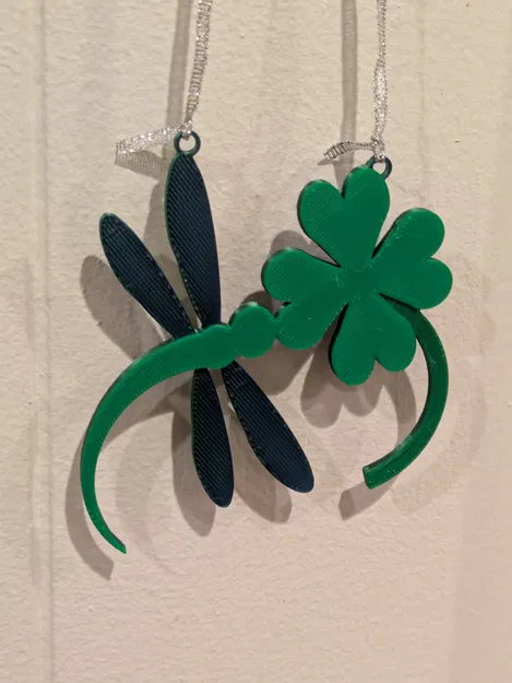 Móc Treo 3D Chuồn Chuồn Cỏ Ba Lá May Mắn - Image 1