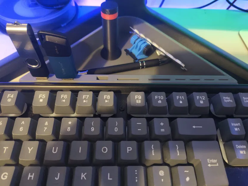 V - Khay lưu trữ dưới màn hình cho chân đế chữ V (USB & SD Holder) - Image 1