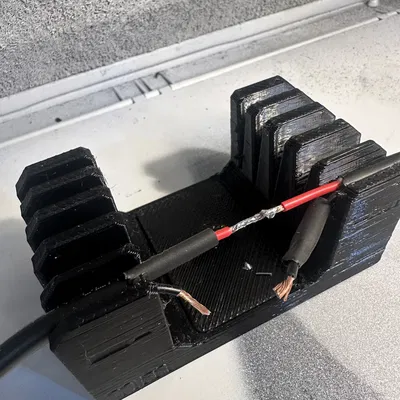 Kẹp Giữ Dây Hàn 3D Tiện Lợi Cho Mọi Thợ Điện Tử