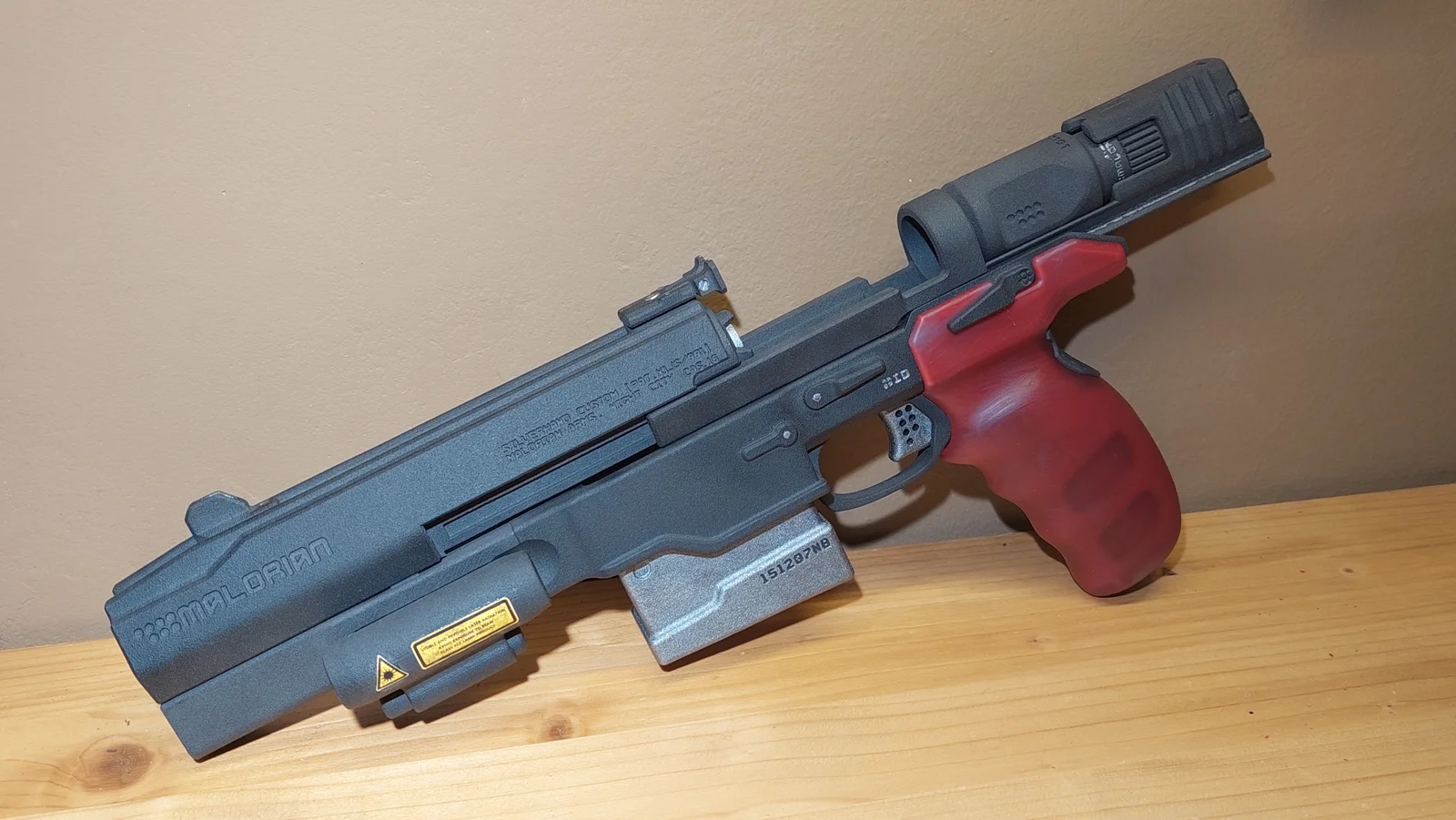 Cyberpunk 2077: Malorian Arms 3516 của Johnny Silverhand… 1