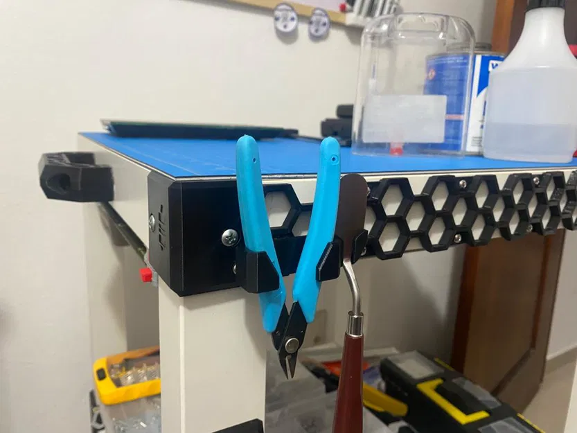 HSW Cutter Holder – Giá treo kềm cắt dây cho Honeycomb Storage Wall - Image 3