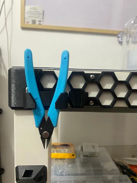 HSW Cutter Holder – Giá treo kềm cắt dây cho Honeycomb Storage Wall - Image 5