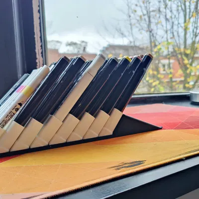 Kệ Lưu Trữ Alcohol Marker Dạng Nghiêng (Angled Alcohol Marker Storage)