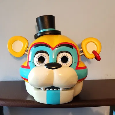 Mặt nạ đeo Glamrock Freddy có bản lề hàm (Hinged Jaw)