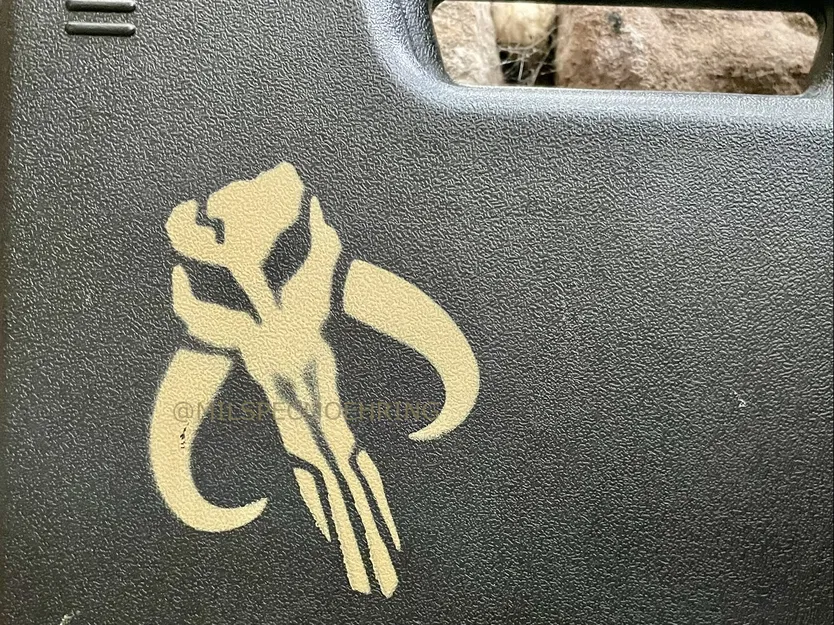 Khuôn Xăm Hình Mythosaur Mandalorian Cho Airbrush & Sơn Xịt - Image 1