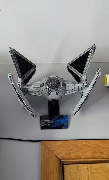 Lego Star Wars 75382 UCS TIE Interceptor (2024) – Bộ chi tiết treo tường - Image 1