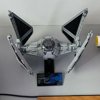 Lego Star Wars 75382 UCS TIE Interceptor (2024) – Bộ chi tiết treo tường
