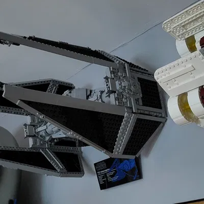 Lego Star Wars 75382 UCS TIE Interceptor (2024) – Bộ chi tiết treo tường