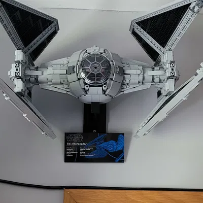 Lego Star Wars 75382 UCS TIE Interceptor (2024) – Bộ chi tiết treo tường
