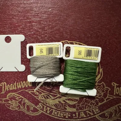 Cuộn Chỉ Thêu DMC (Embroidery Floss Bobbin) Có Khe Giữ Nhãn