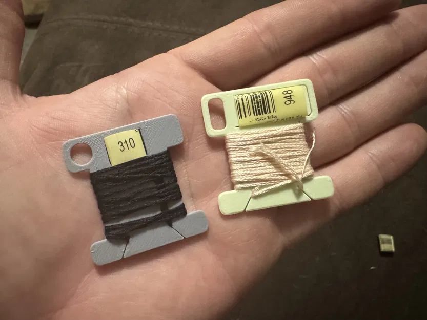 Cuộn Chỉ Thêu DMC (Embroidery Floss Bobbin) Có Khe Giữ Nhãn - Image 3