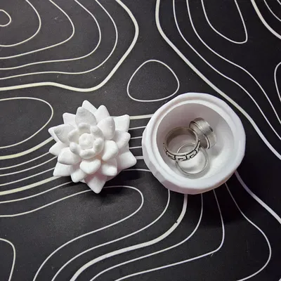 Cây giả tùy chỉnh, bên trong có ngăn chứa đồ