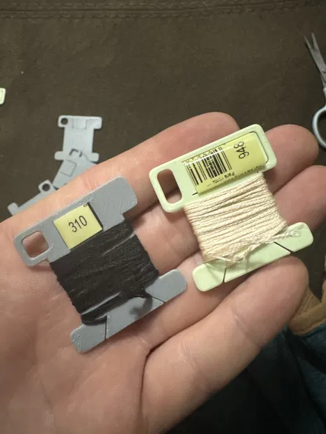 Cuộn Chỉ Thêu DMC (Embroidery Floss Bobbin) Có Khe Giữ Nhãn - Image 4