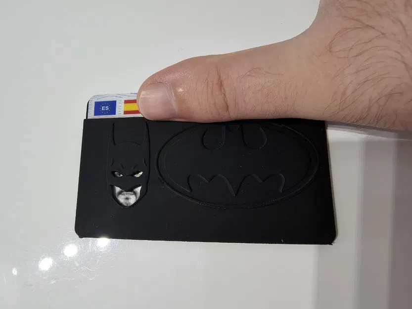 Hộp Đựng Thẻ ID Kiểu Mặt Nạ Batman - Image 1