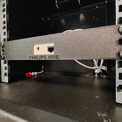 Giá gắn rack 10" cho Philips Hue Bridge