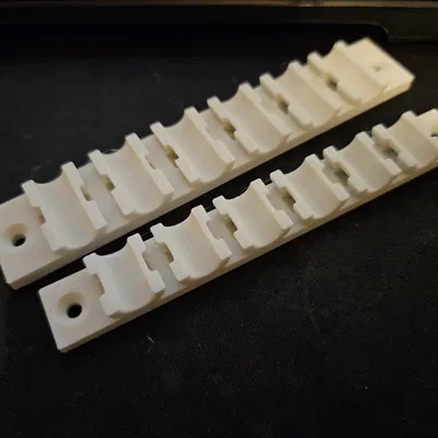 Kẹp giữ dây cáp dưới gầm bàn (Under desk cable holders)