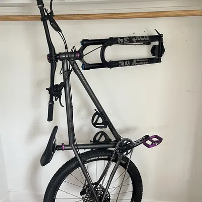 Giá treo tường xe đạp thru-axle (dựng dọc) - Bike Wall Mount