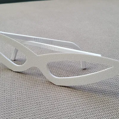 Mặt nạ Tuxedo Mask Sailor Moon với càng kính bản lề (hinged)