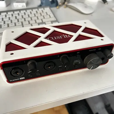 Đế Treo Card Âm Thanh FOCUSRITE SCARLETT 2I2 Dưới Bàn