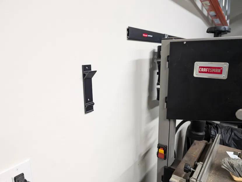 Giá treo tường cho máy thổi lá Dewalt DCBL722 (Wall Mount) - Image 2