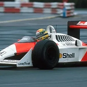 Mô Hình Xe F1 McLaren Honda MP4/4 1988 - Biểu Tượng Tốc Độ