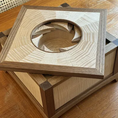 Iris Box (Hộp cơ cấu iris cơ khí)