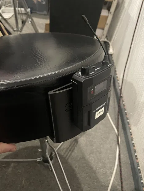 Kẹp Tai Nghe In-Ear Cho Ghế Drum Tiện Lợi - Image 1