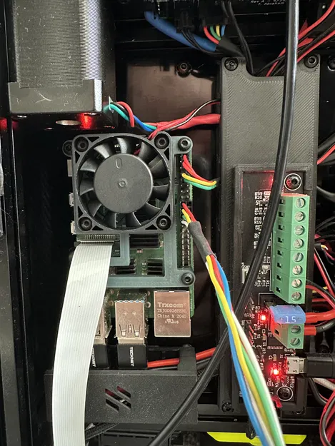 Gá quạt 40mm cho Raspberry Pi, chừa lối cắm camera port - Image 1