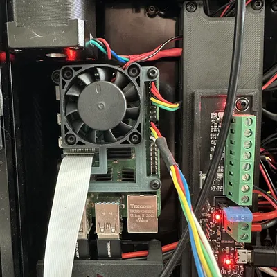 Gá quạt 40mm cho Raspberry Pi, chừa lối cắm camera port