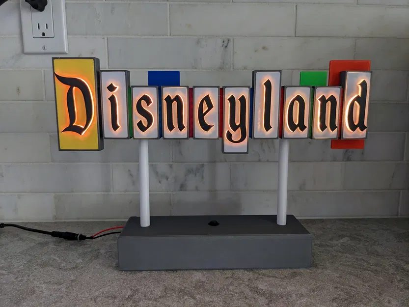 Bảng Hiệu Disneyland Vintage Để Bàn (Multi-Material) - Image 1