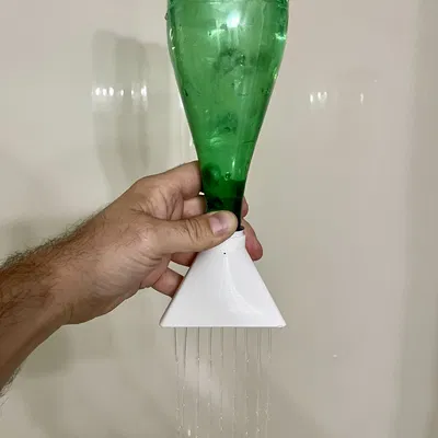 BottleFlow: Vòi tắm gắn chai – tắm nhanh với chai nhựa