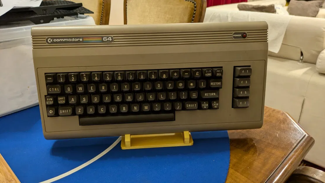 Chân đế máy tính Commodore 64 và Datassette bằng nhựa PLA - Image 1