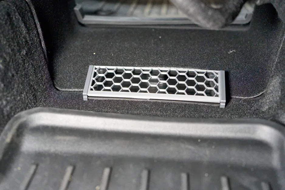 Nắp che ống gió Tesla Model Y (2023) – Duct Cover - Image 1