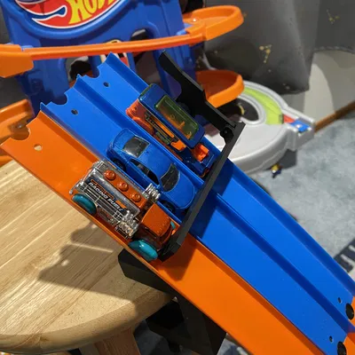 Cổng xuất phát 3 làn (3-Track Start Gate) cho Hot Wheels