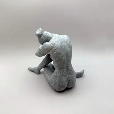 Tượng Trang Trí Hình Phụ Nữ Ngồi - Điểm Nhấn Nghệ Thuật Cho Ngôi Nhà