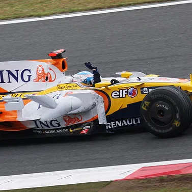 Mô Hình Xe Đua F1 Renault R28 2008 Tái Hiện Huyền Thoại